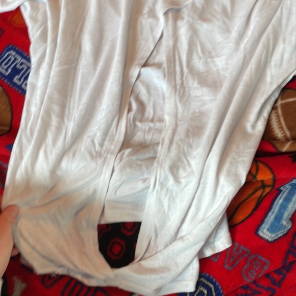 This shirt is PERFECT for working out and yoga, it is so breathable and comfy - Picture 4 of 4